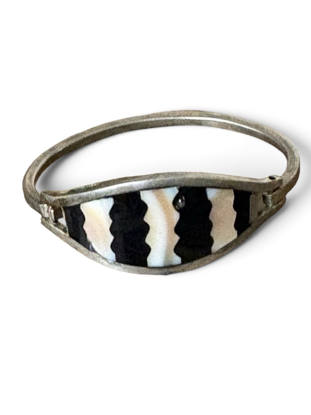 Black and Cream Shell Inlay Wavy Pattern Silver Alpaca Cuff Bracelet